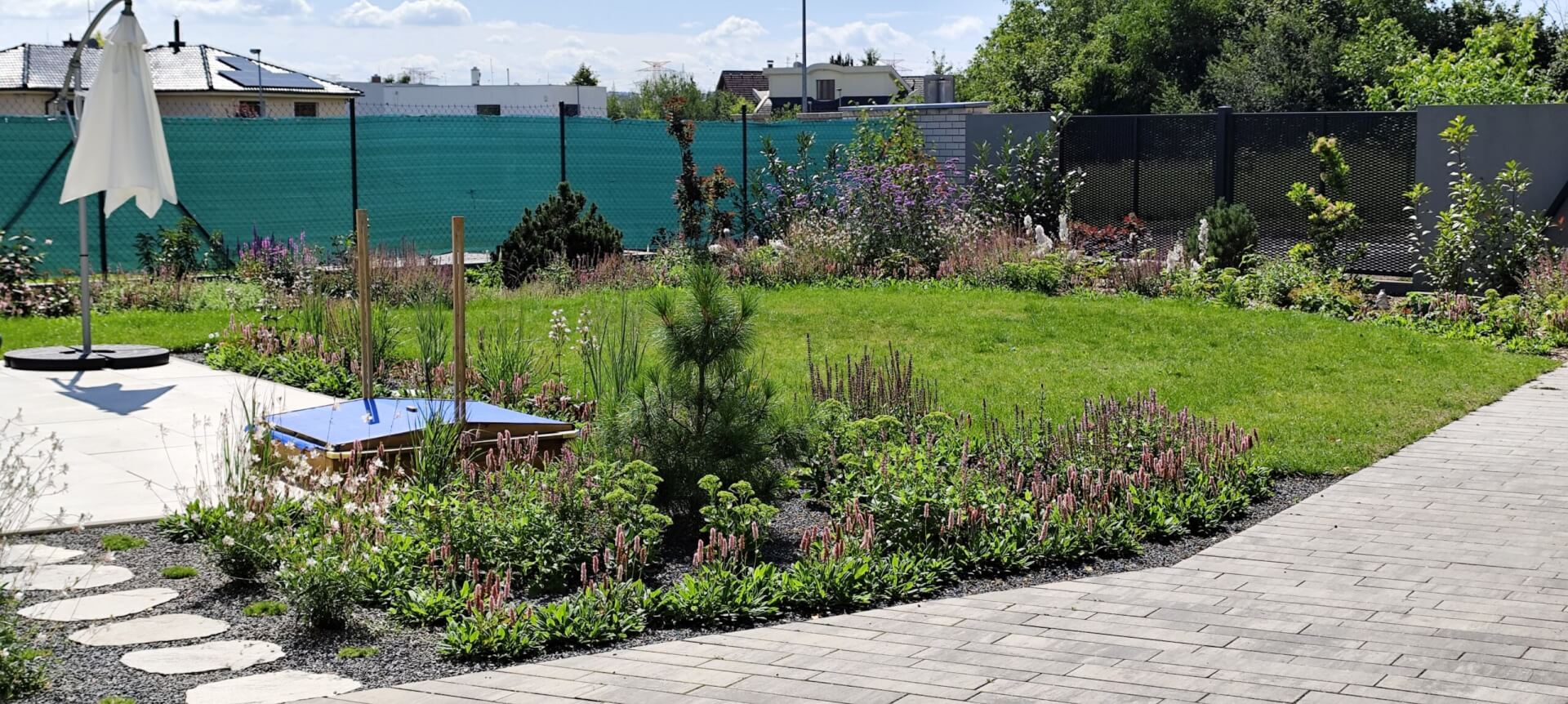 celkový pohled na zahradu